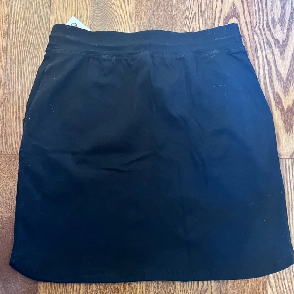 ❄️NWT EverEve Sundry black Sunday Skirt